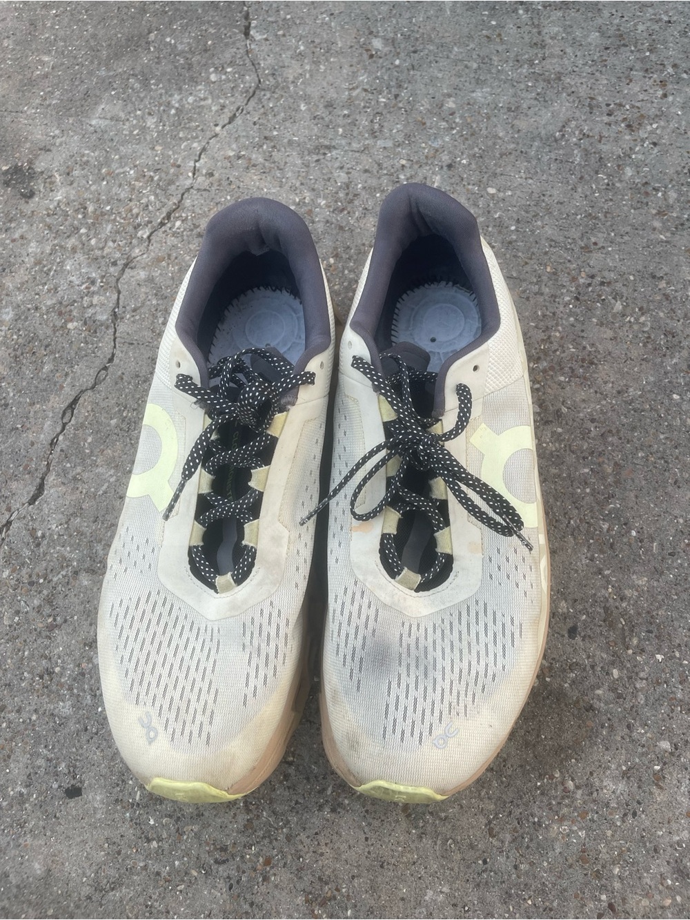 On Running Gray and Black Men's Trainer Interior Detail